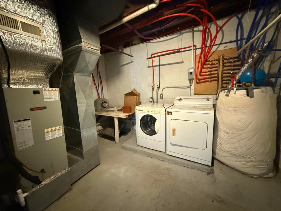 945 Montgomery Street, photo 27 of 31