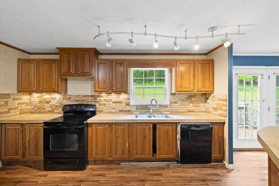 655 Peachtree Hill, photo 6 of 33