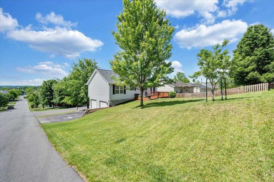 100 Wistaria Drive, photo 32 of 36
