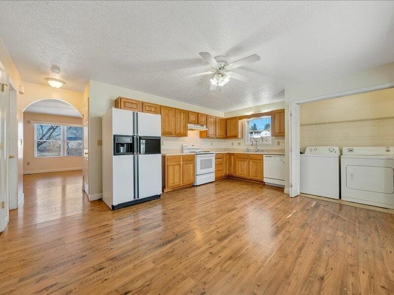 275 Depot St NE, photo 13 of 32