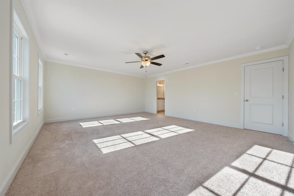 970 Holland Loop, photo 9 of 13