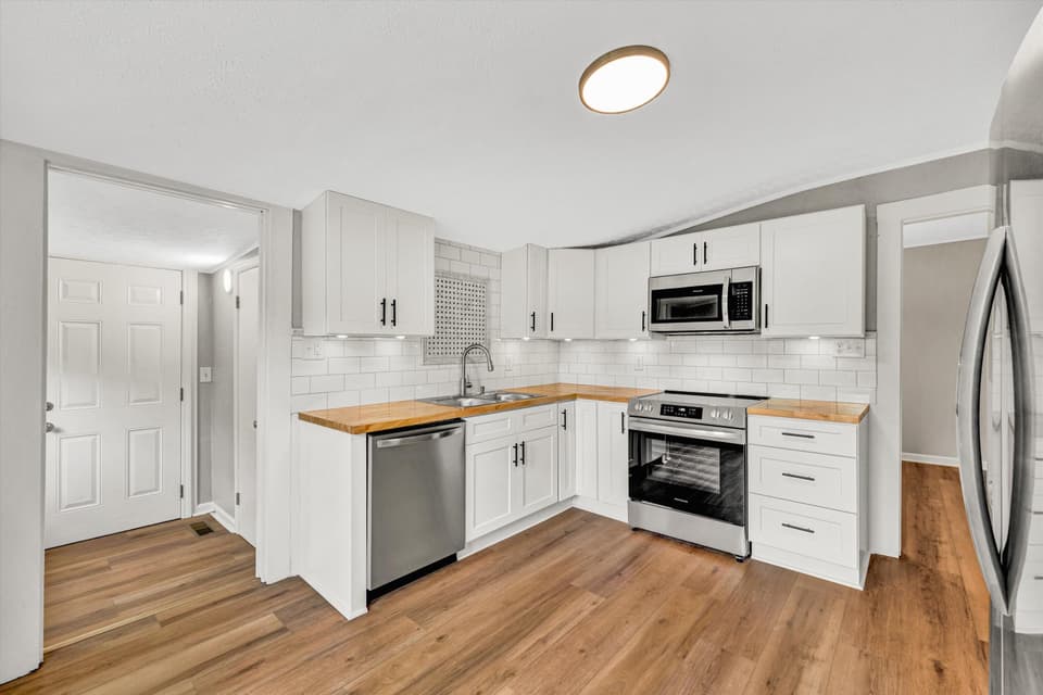 955 Church St NE, photo 16 of 33