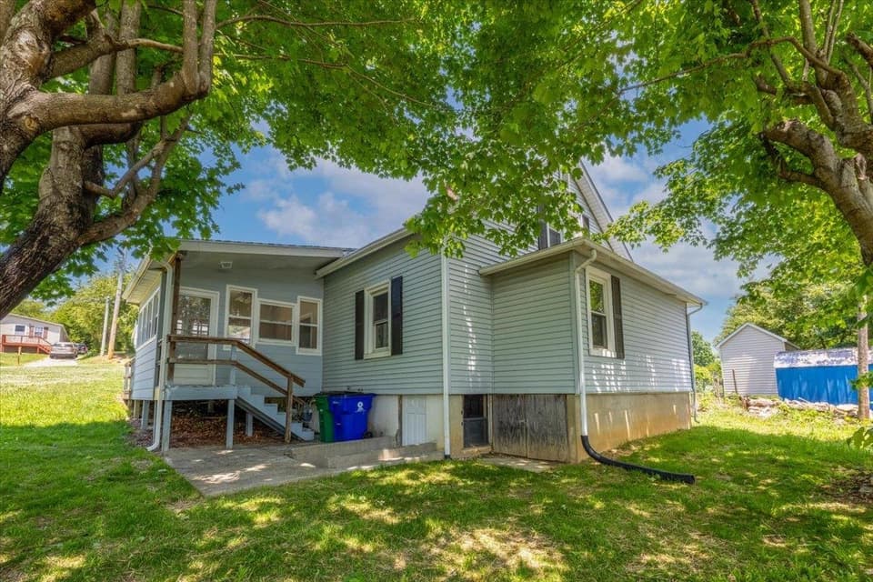 665 Liberty Street, photo 24 of 29