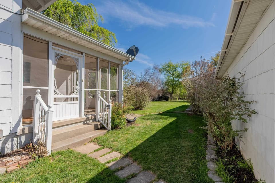 108 Miller Street SE, photo 6 of 40