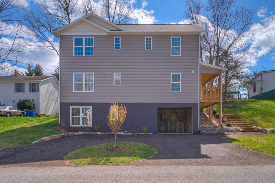 495 School Lane, photo 2 of 40