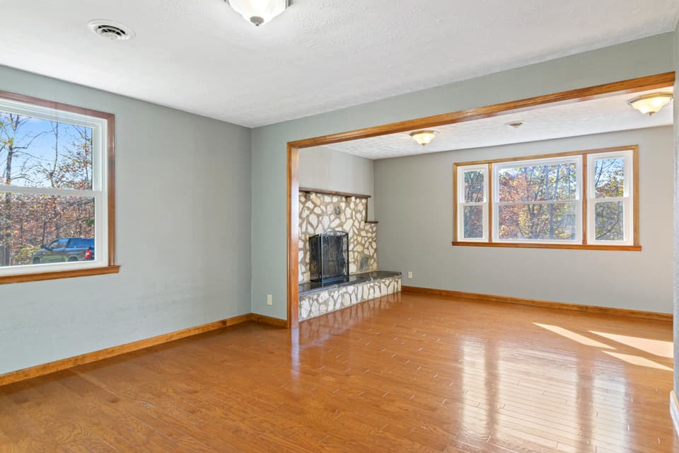 4550 Wayside Drive, photo 9 of 40