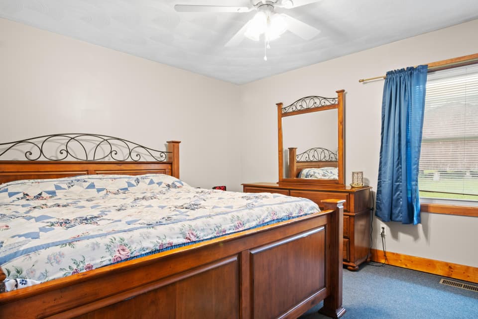 490 Sunnyside Lane, photo 27 of 36