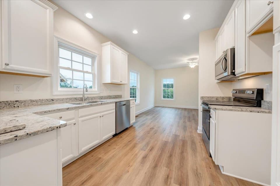 950 Holland Loop, photo 26 of 40