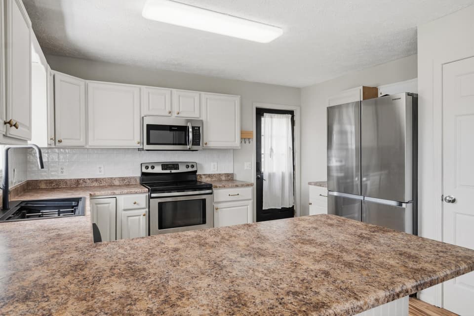 1685 Forelmont Street, photo 14 of 40