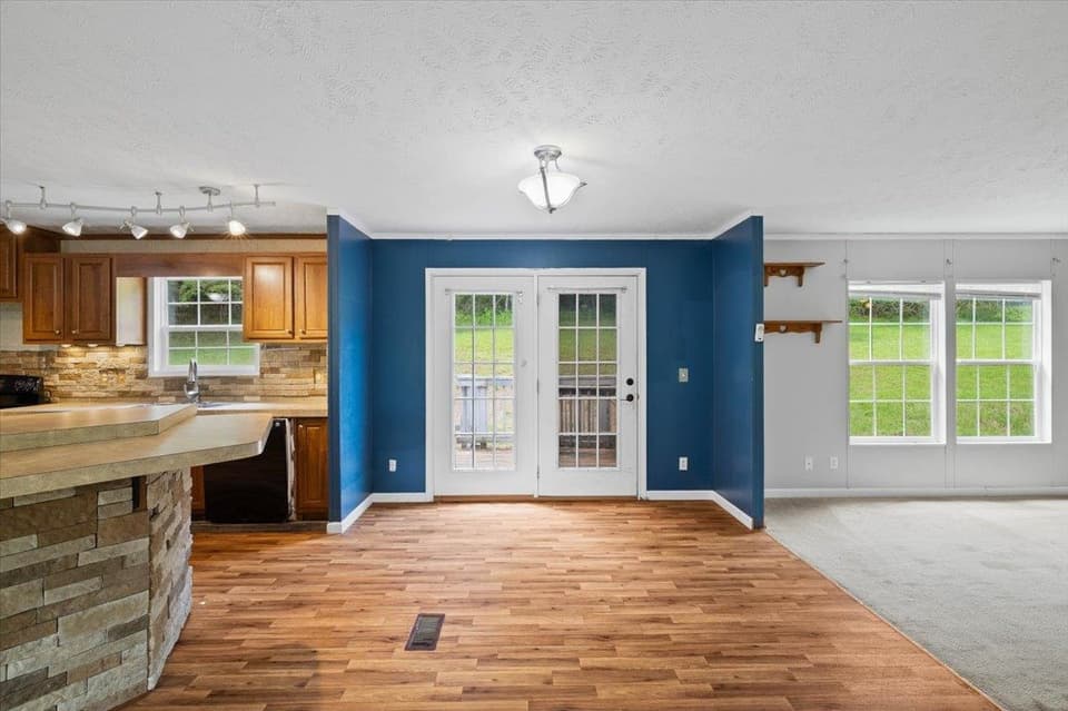 655 Peachtree Hill, photo 7 of 33