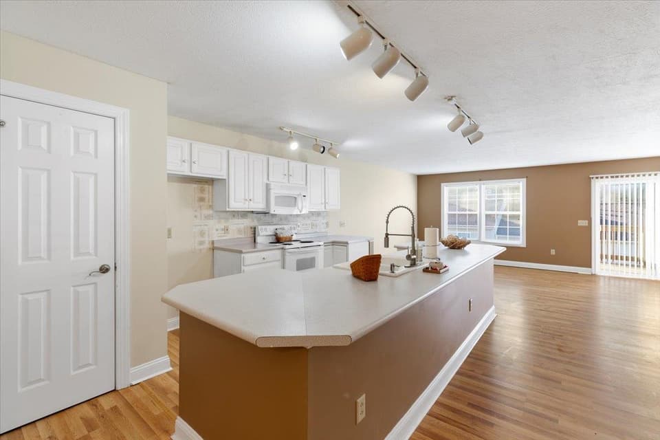 360 Gold Leaf Drive, photo 20 of 40