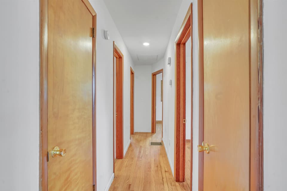 650 Betty Drive, photo 23 of 40