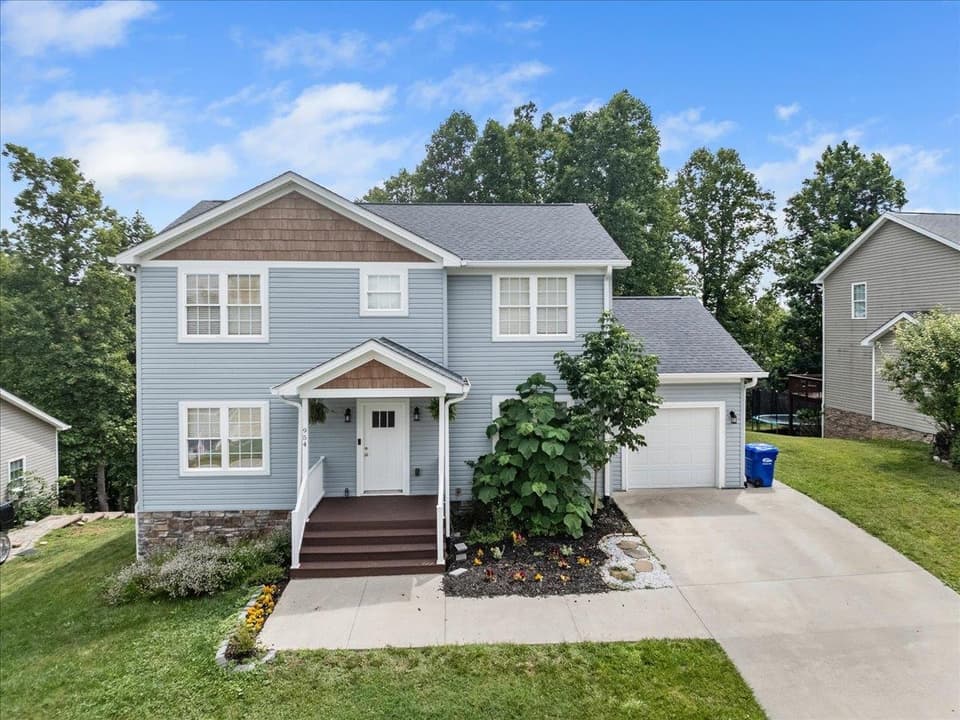 954 Brooklyn Avenue, photo 2 of 40