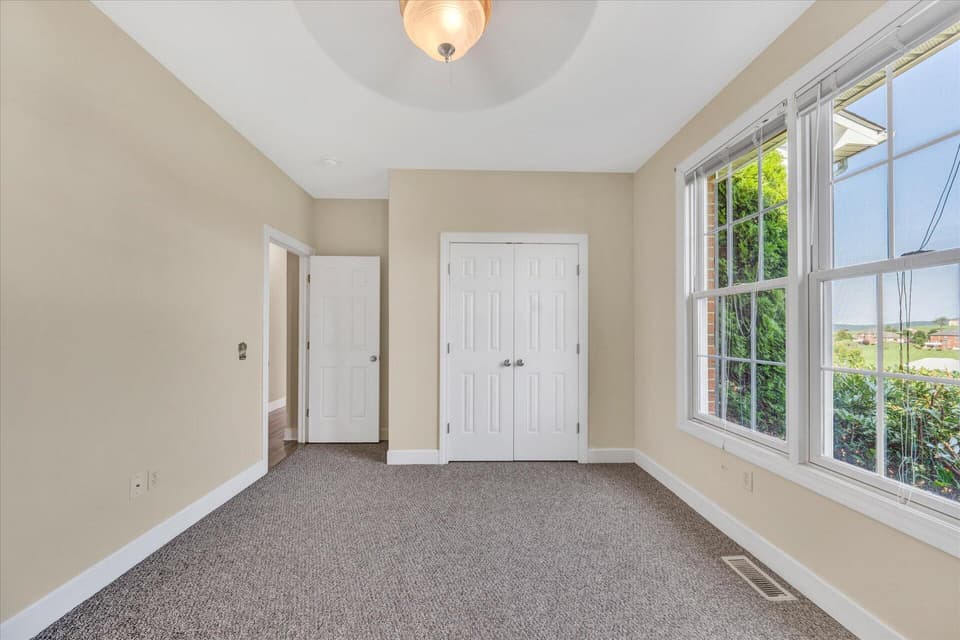 2075 Lake Vista Dr, photo 27 of 38