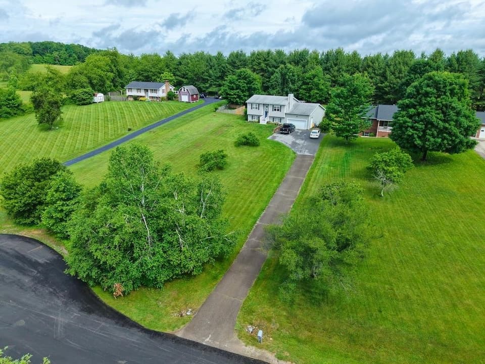 1460 West View Drive, photo 2 of 28