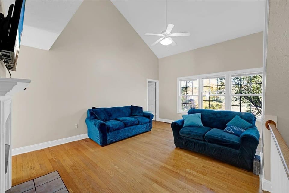 940 Oaktree Boulevard, photo 4 of 30