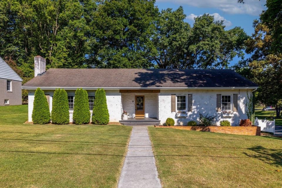905 Oak Drive, Christiansburg, VA