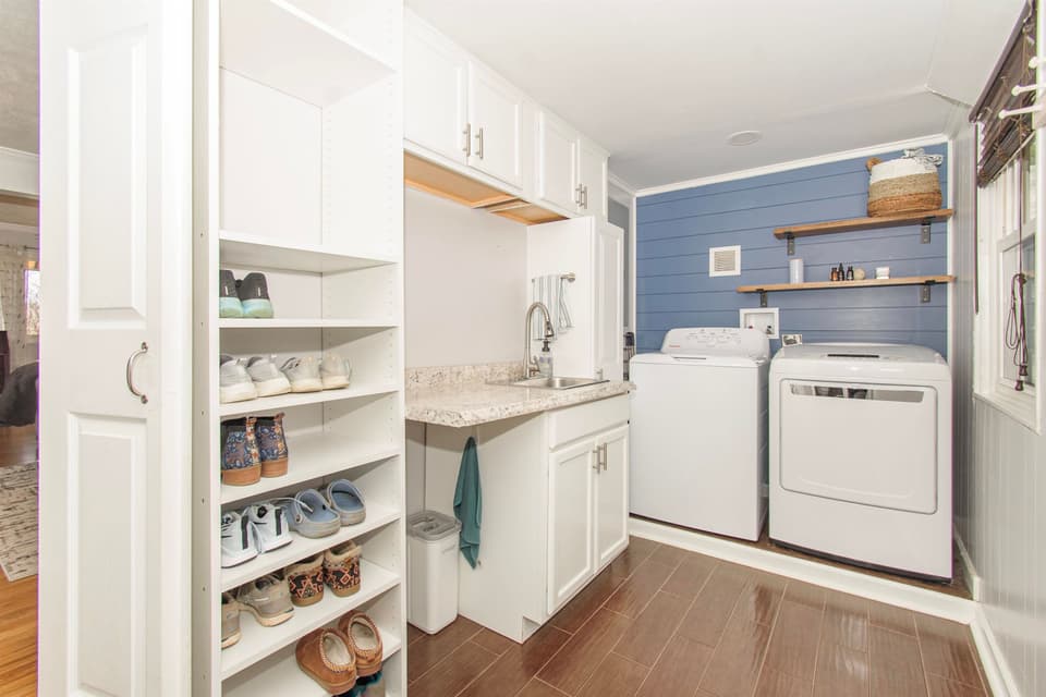 410 Miller Street SE, photo 18 of 40