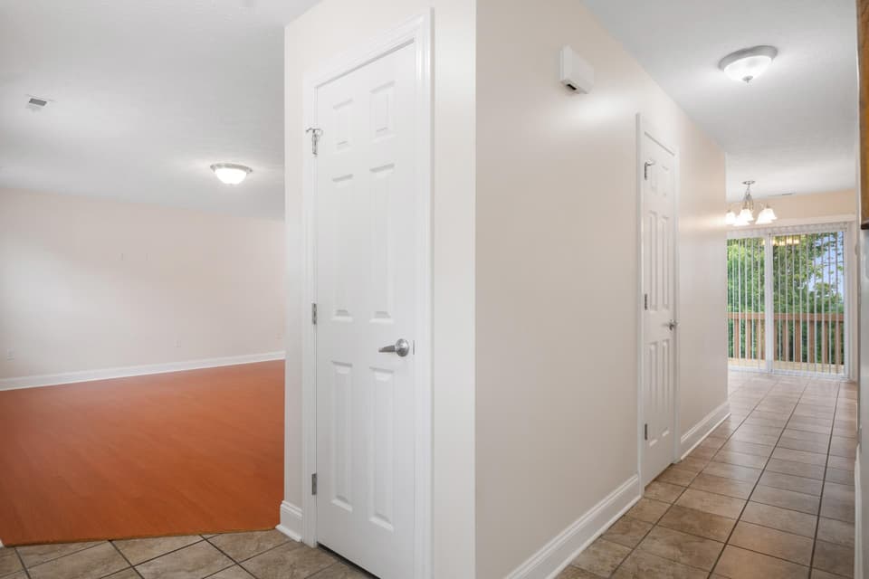 1555 Sherwood Drive, photo 12 of 40
