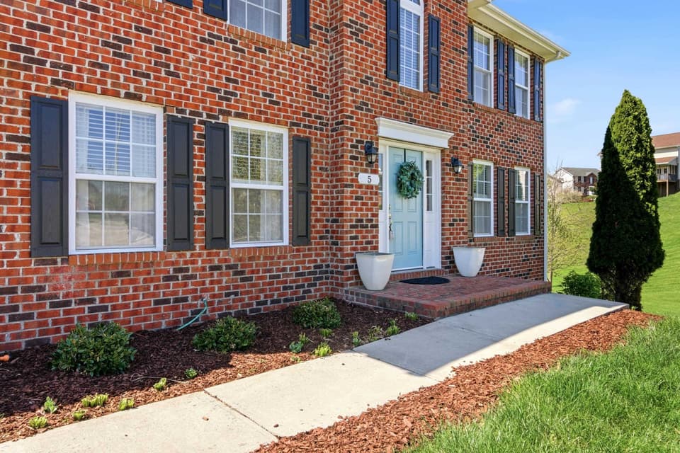5 King Charles Court NW, photo 5 of 40