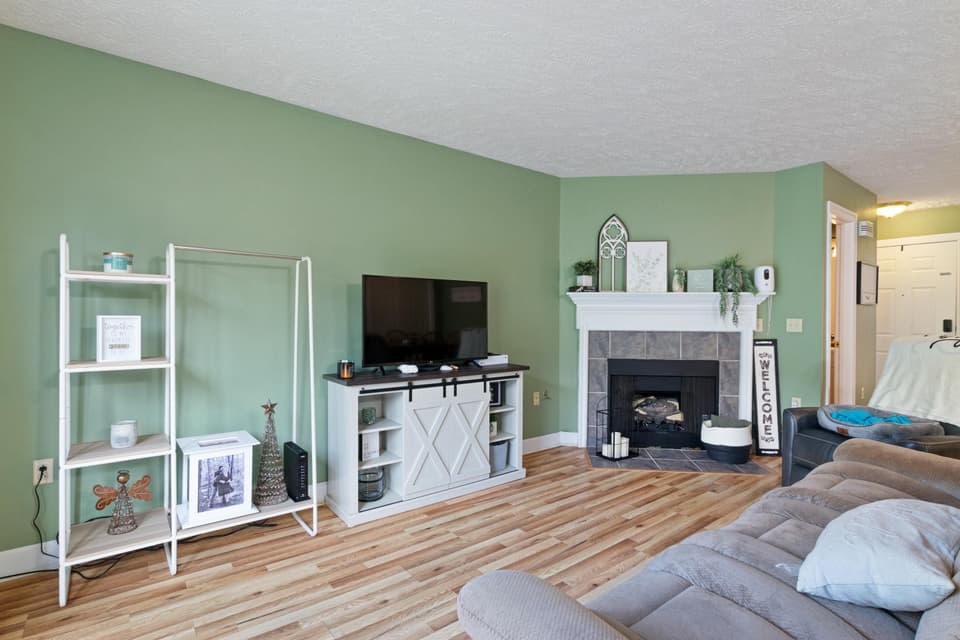 145 Gold Leaf Drive, photo 10 of 27
