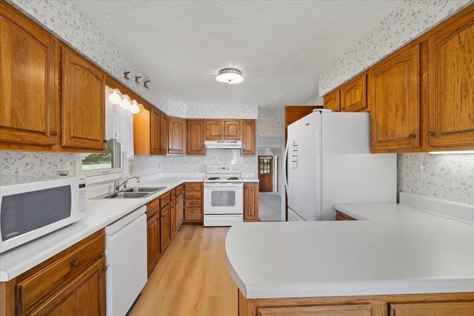 380 Walters Drive NW, photo 7 of 23