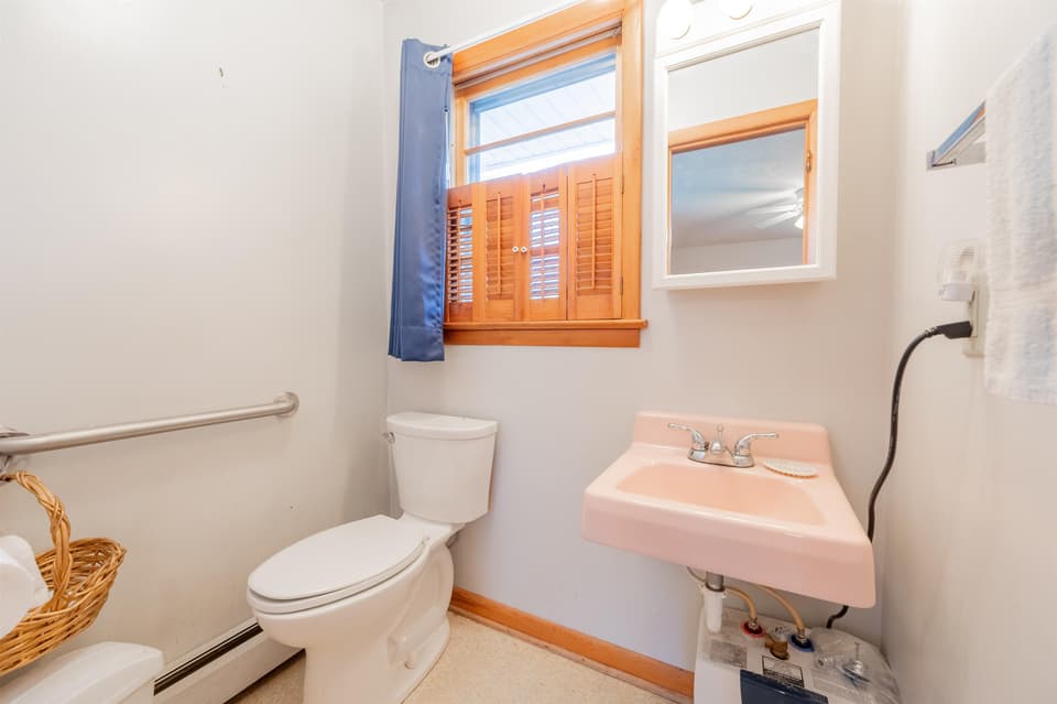 935 Hummingbird Drive SW, photo 12 of 40