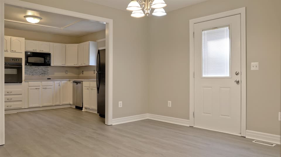 485 Arrowhead Trail, photo 11 of 40