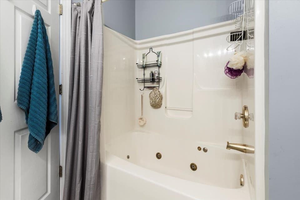 200 Robert Street, photo 16 of 40