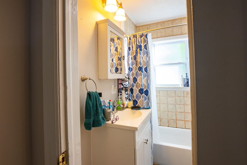 211 Alleghany Street SE, photo 8 of 24