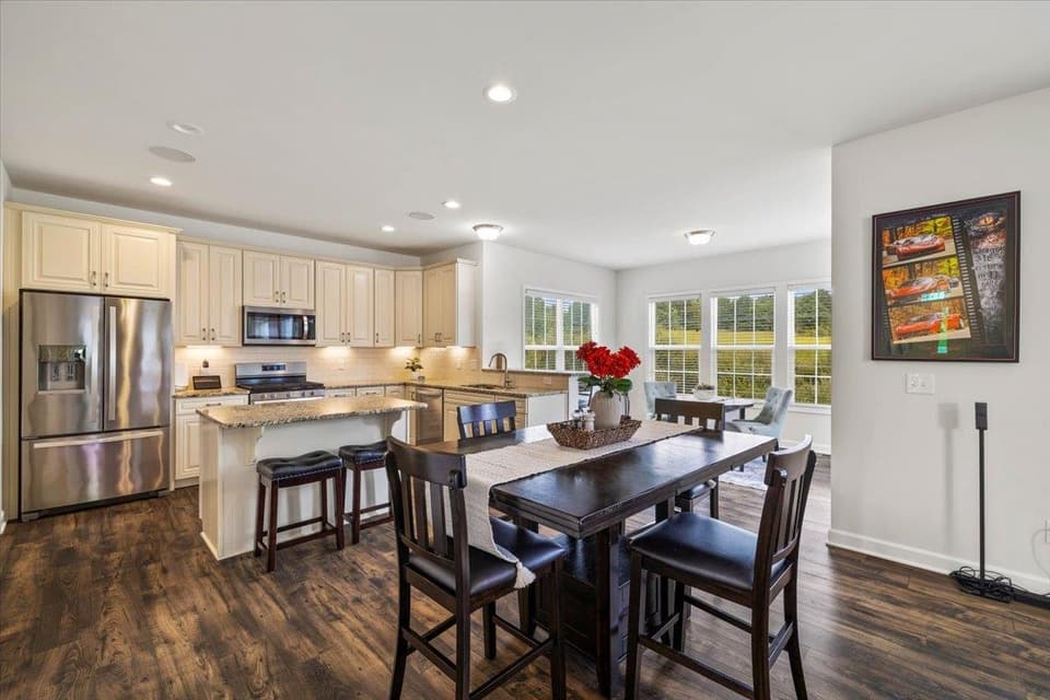 870 Jefferson Circle, photo 17 of 40