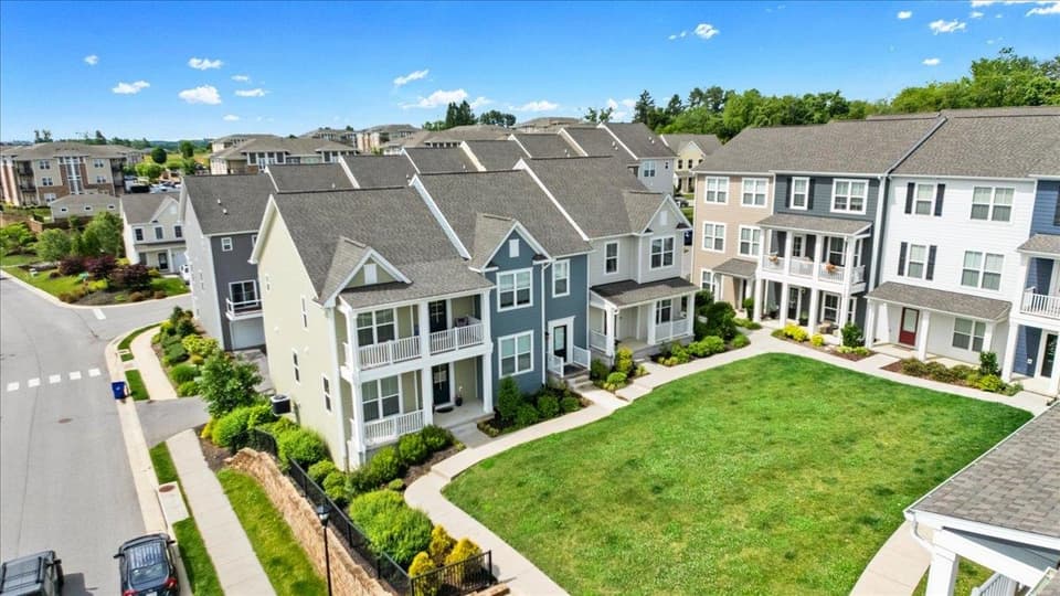 325 John Adams Drive, photo 33 of 40