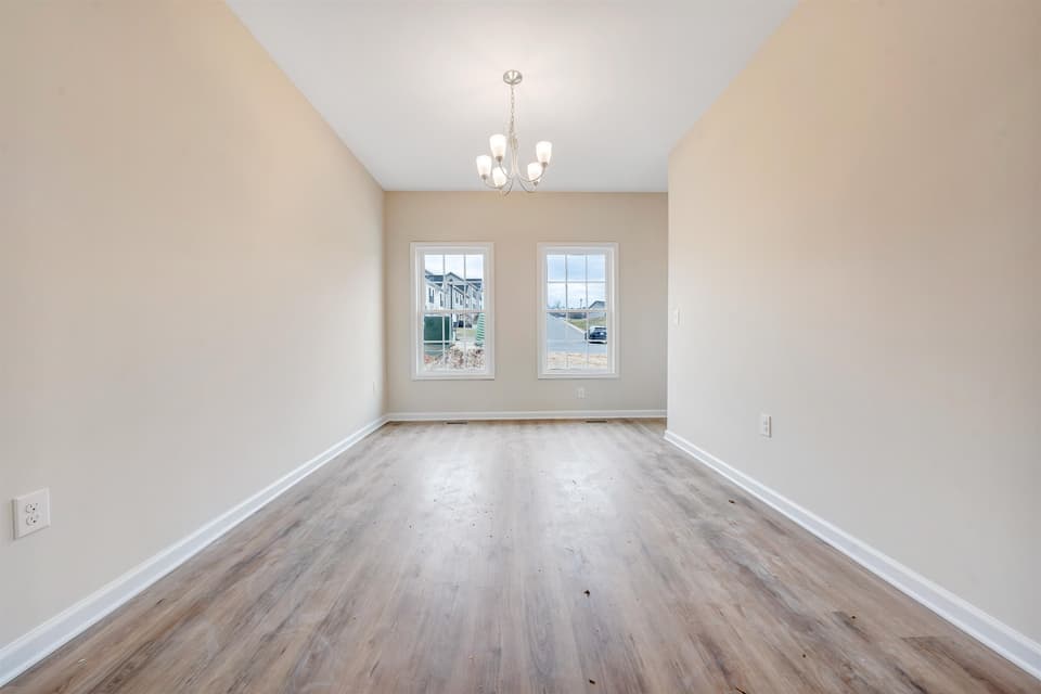 330 Diamond Avenue, photo 6 of 12