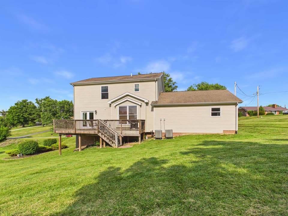 209 Rolling Hills Drive, photo 8 of 40
