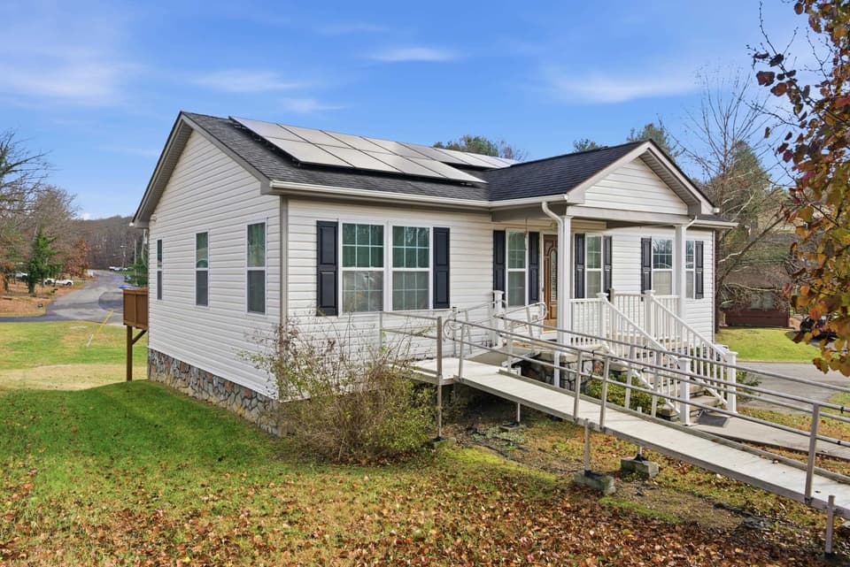 370 Robin Hood Drive, photo 16 of 40