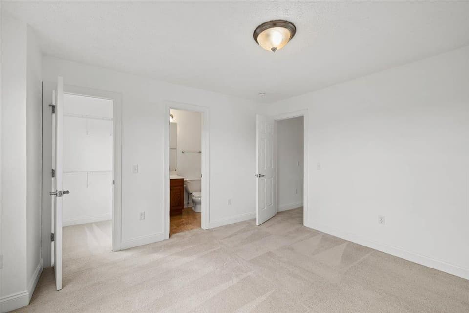 115 Kitty Lane, photo 14 of 32
