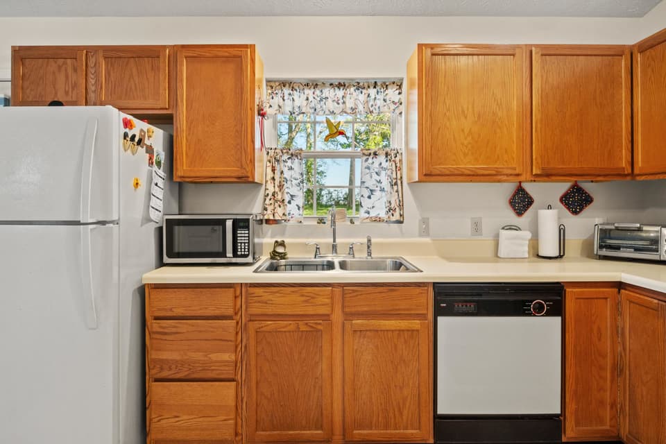 700 Warren Court, photo 14 of 40