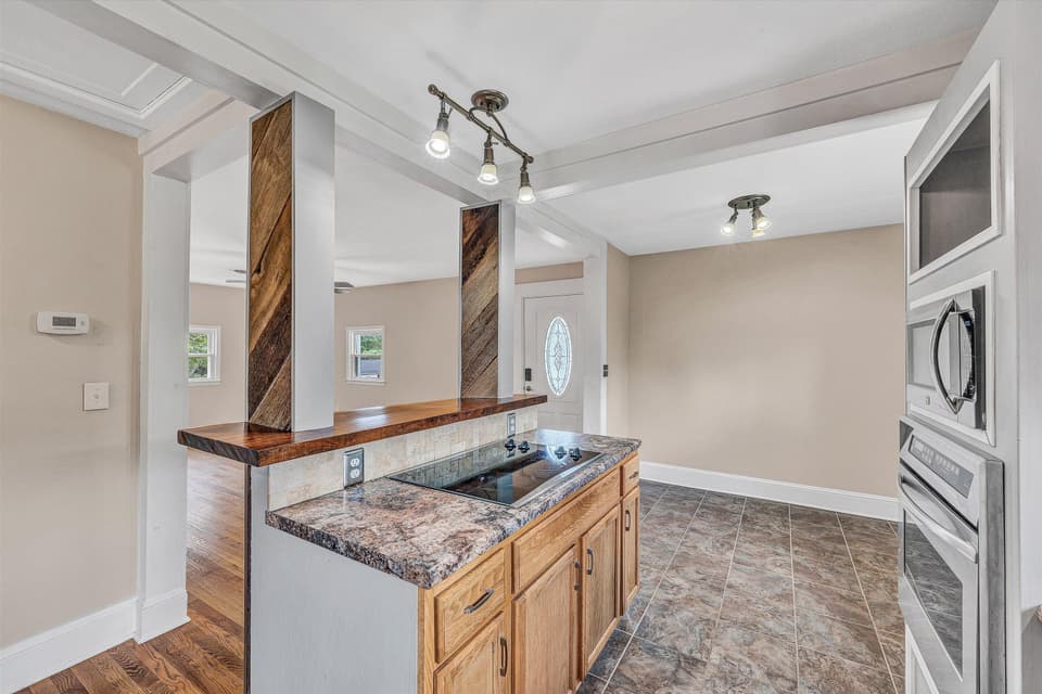 215 S Hill Dr, photo 12 of 37