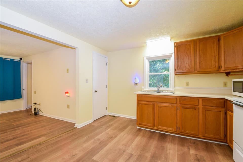 1008 Rock Road E, photo 6 of 21