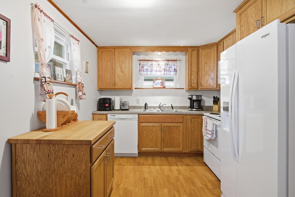 380 Clearview Drive, photo 10 of 40