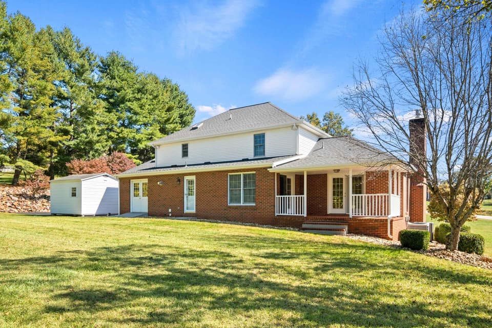 175 Ruby Court, photo 3 of 40