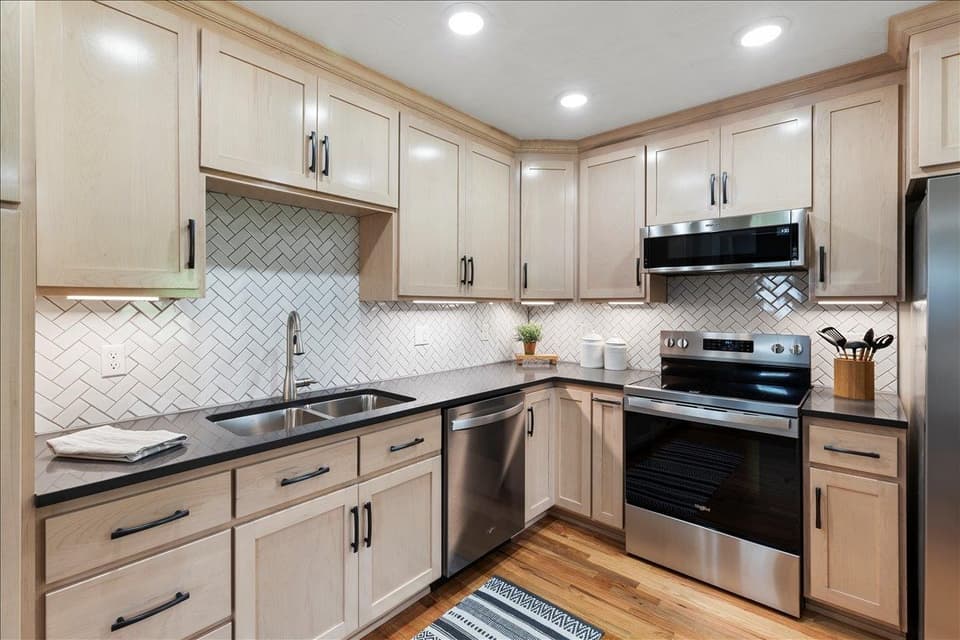 490 Sunnyside Lane NE, photo 11 of 39