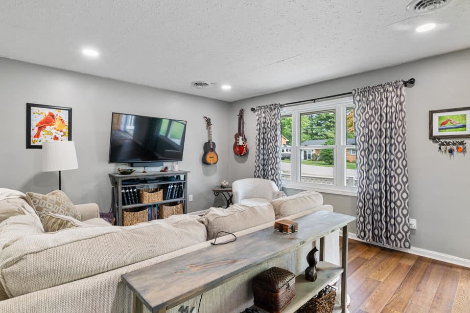 625 Betty Drive, photo 5 of 40