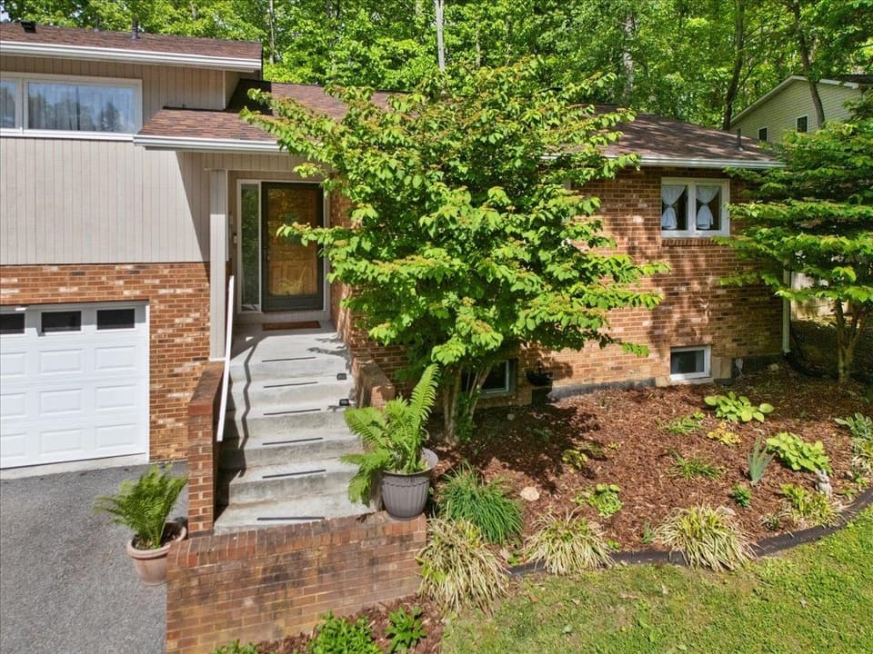 300 Tomahawk Drive, photo 5 of 40