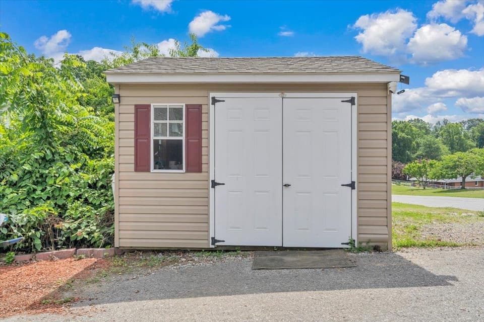 20 Wood Ridge Drive, photo 32 of 40
