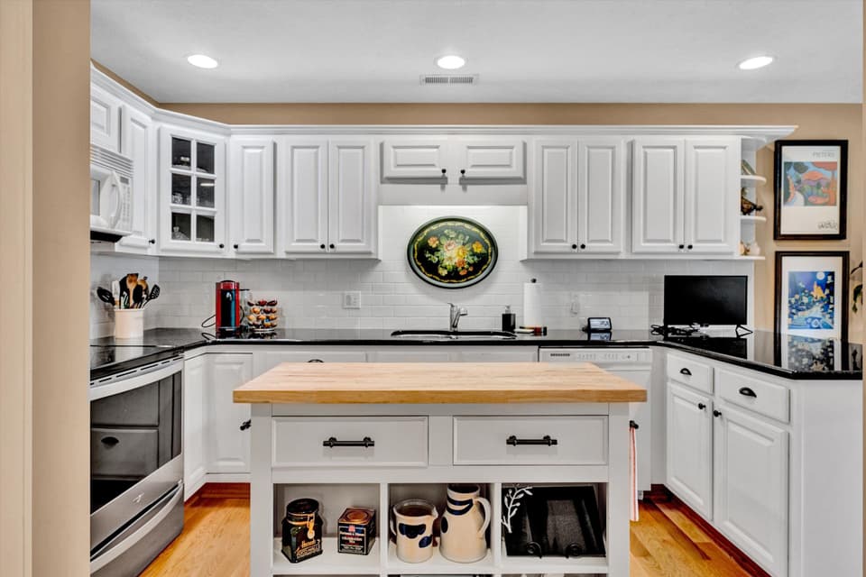 416 Miller Street, photo 10 of 40