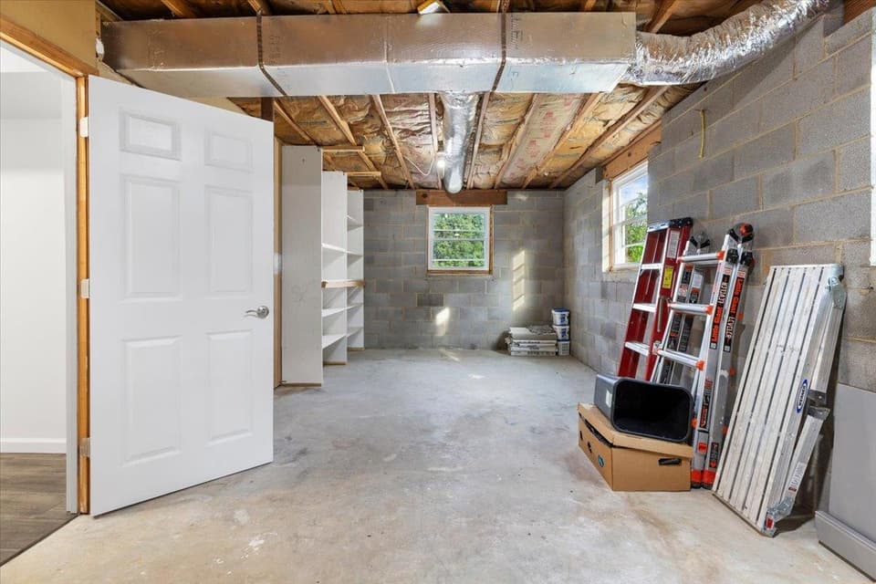120 SE Howery Street, photo 35 of 40