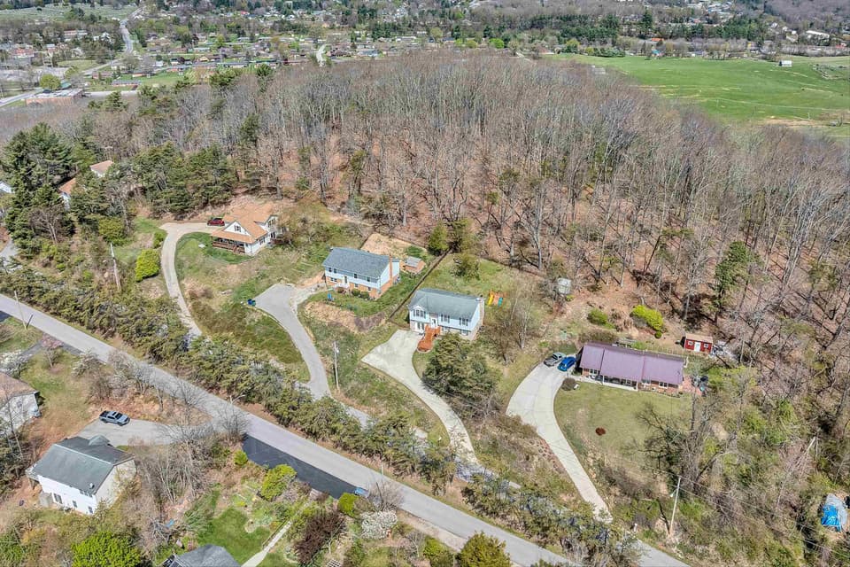 385 Tanglewood Drive SE, photo 35 of 40
