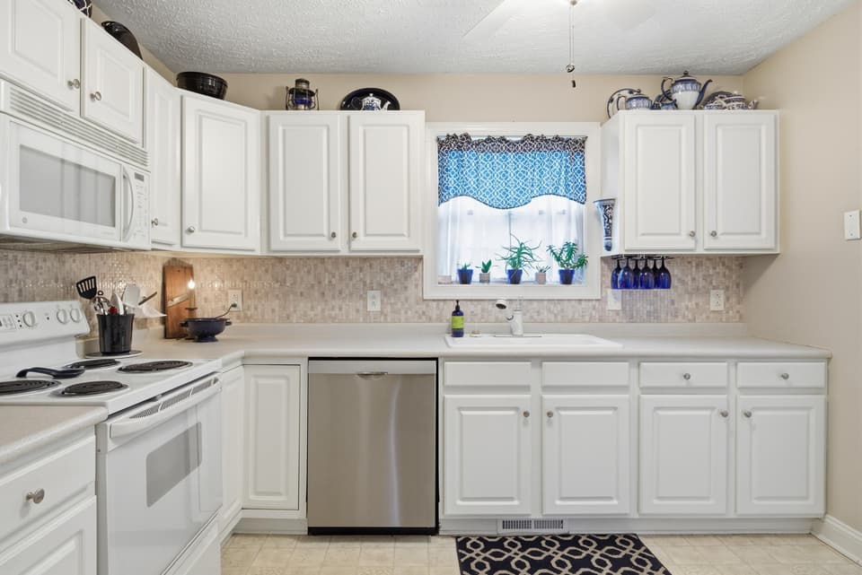 585 Silver Leaf Drive, photo 16 of 39