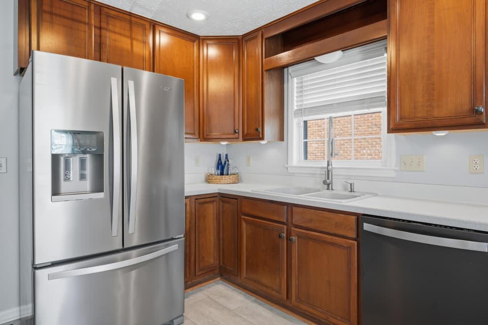 1662 York Drive, photo 7 of 40